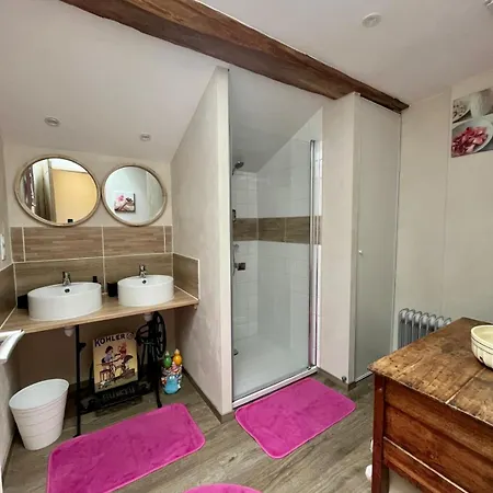 Au Vieux Pressoir Pensión Montans